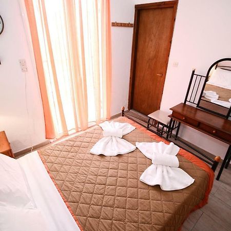 To Gefyraki Rooms Agios Kirykos  Exterior photo