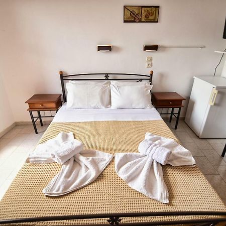 To Gefyraki Rooms Agios Kirykos  Exterior photo