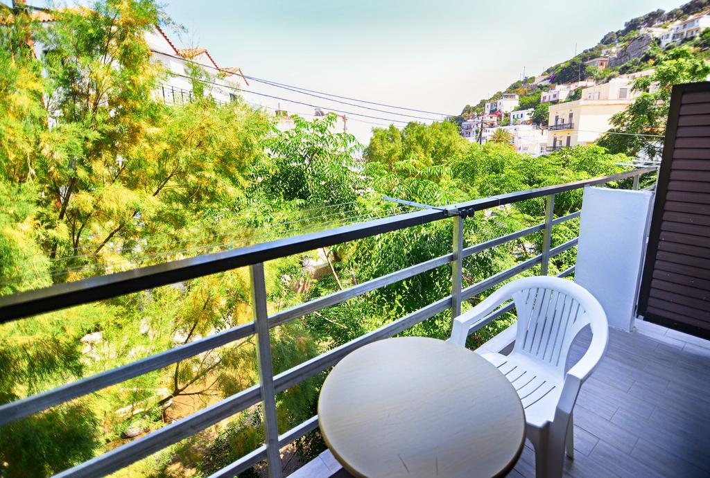 To Gefyraki Rooms Agios Kirykos  Exterior photo