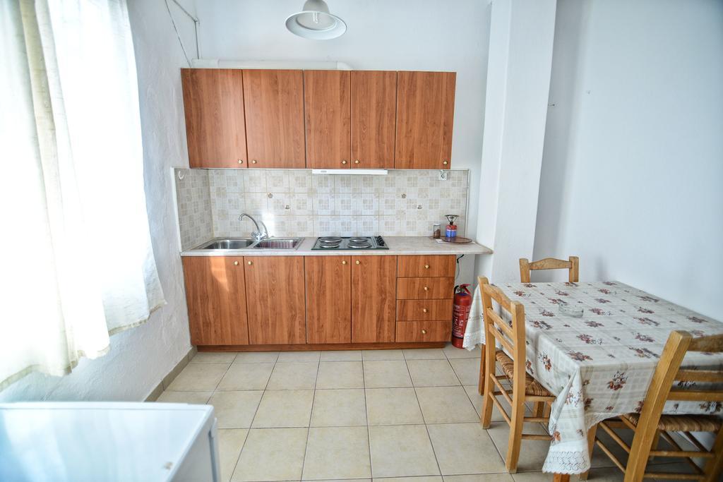 To Gefyraki Rooms Agios Kirykos  Exterior photo