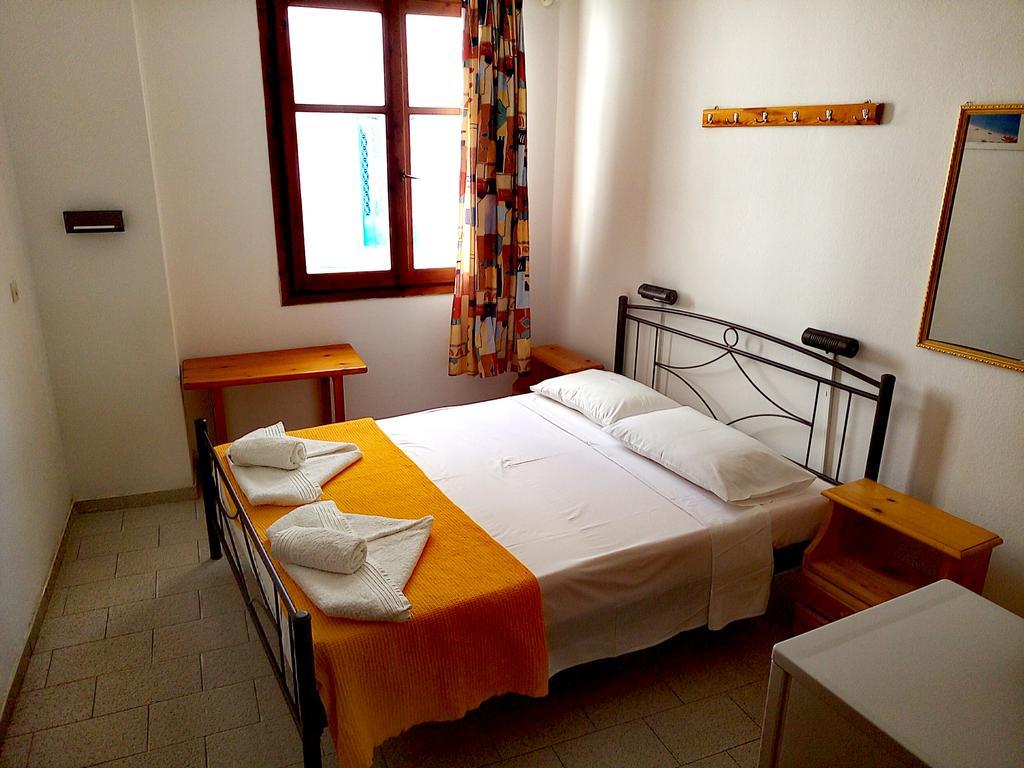 To Gefyraki Rooms Agios Kirykos  Exterior photo