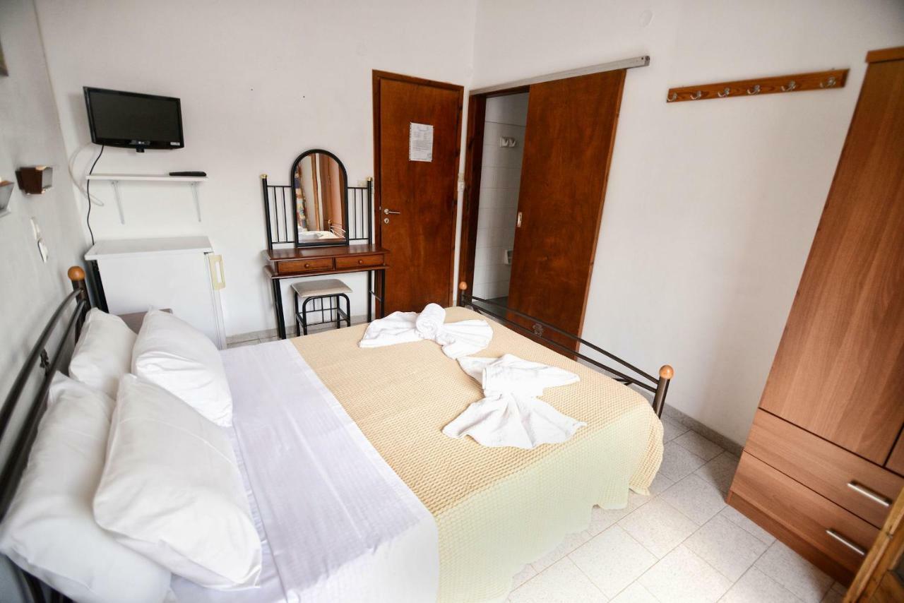 To Gefyraki Rooms Agios Kirykos  Exterior photo