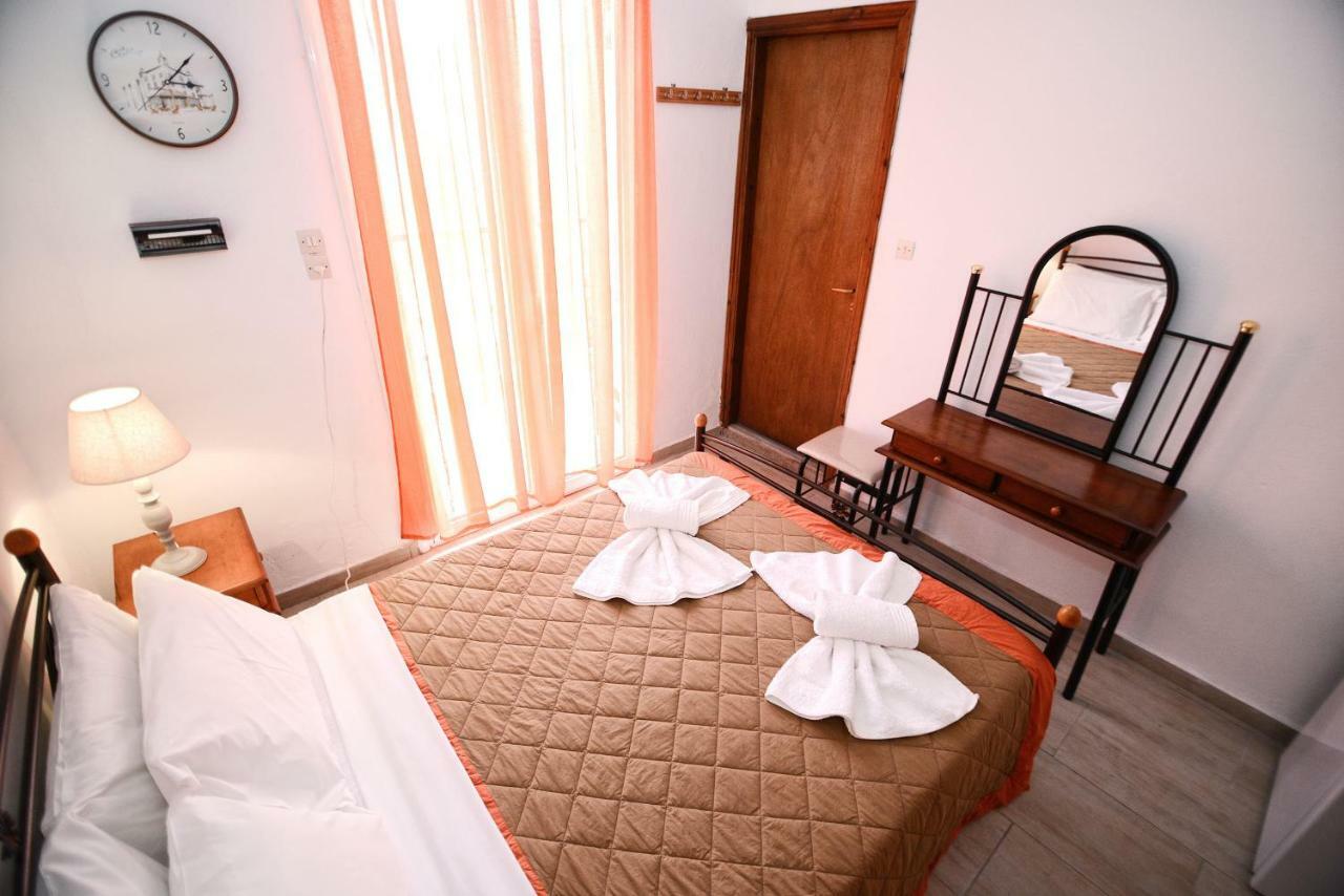 To Gefyraki Rooms Agios Kirykos  Exterior photo