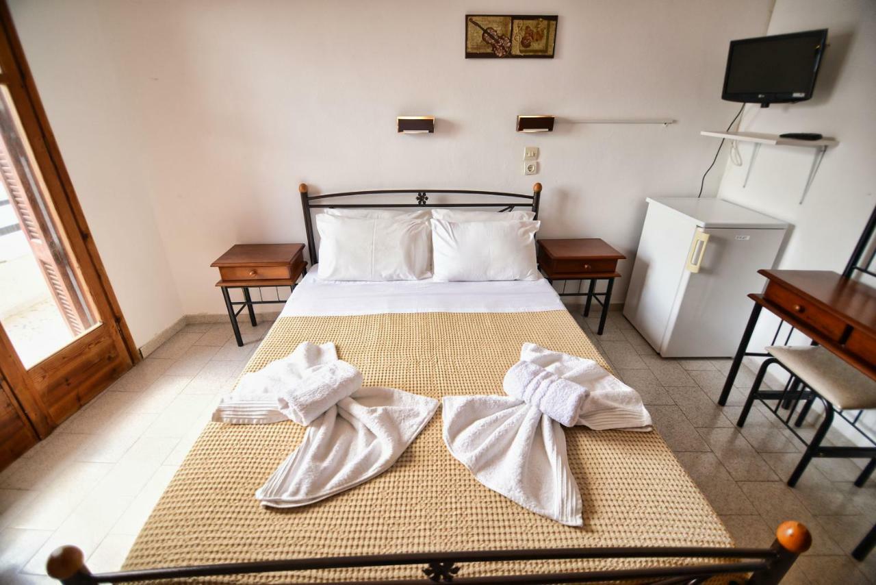 To Gefyraki Rooms Agios Kirykos  Exterior photo