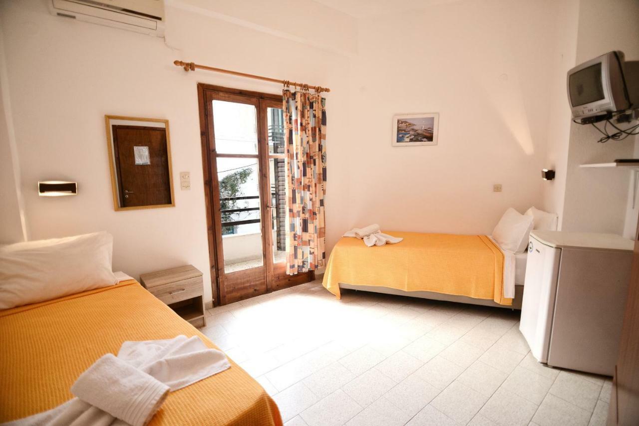 To Gefyraki Rooms Agios Kirykos  Exterior photo