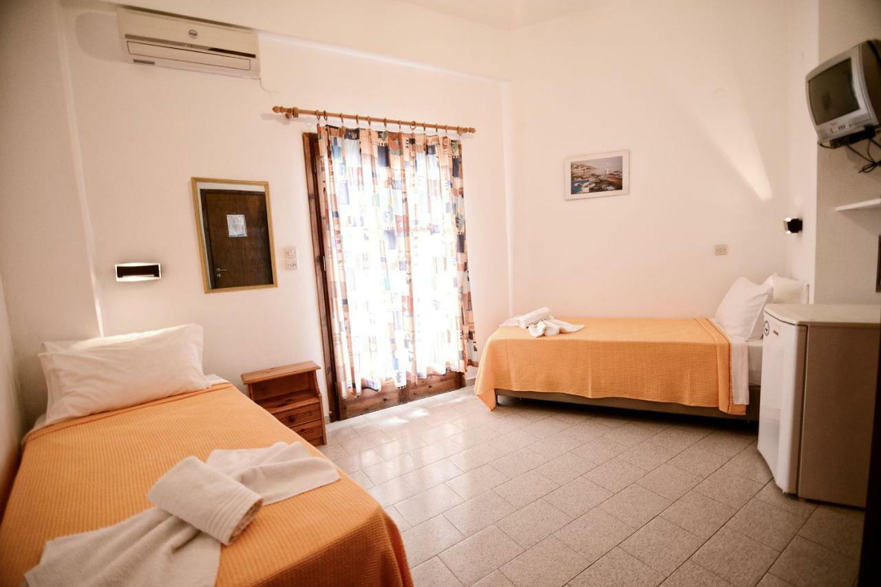 To Gefyraki Rooms Agios Kirykos  Exterior photo