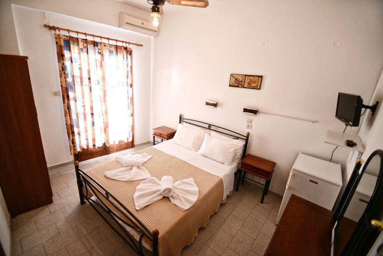 To Gefyraki Rooms Agios Kirykos  Exterior photo