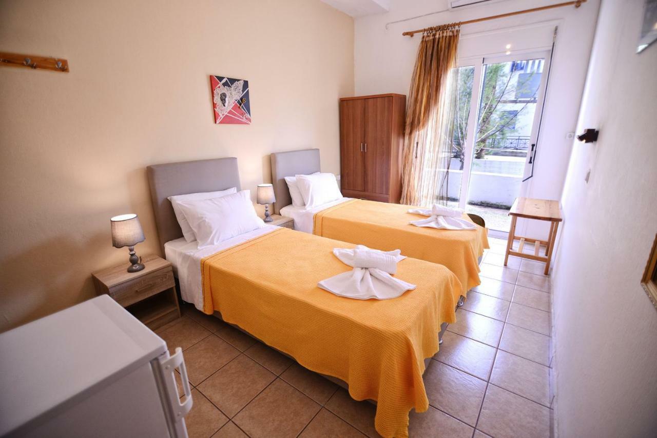 To Gefyraki Rooms Agios Kirykos  Exterior photo