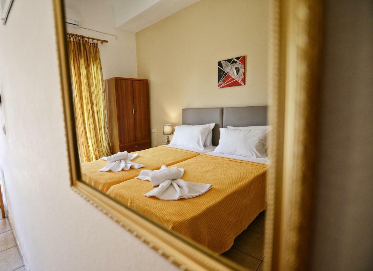 To Gefyraki Rooms Agios Kirykos  Exterior photo