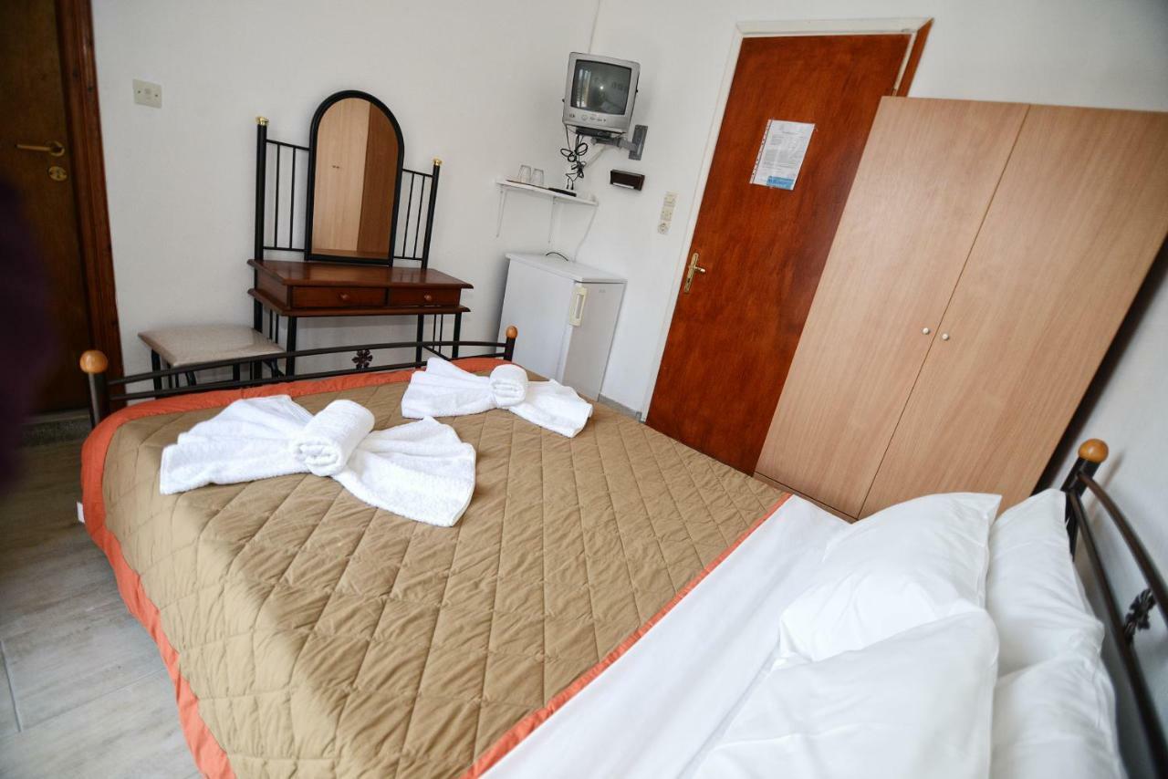 To Gefyraki Rooms Agios Kirykos  Exterior photo