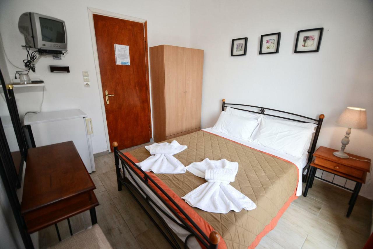 To Gefyraki Rooms Agios Kirykos  Exterior photo
