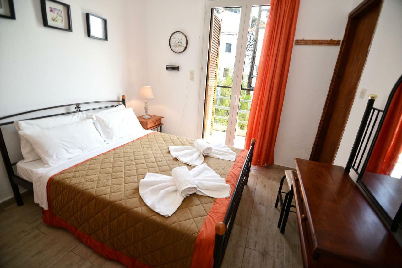 To Gefyraki Rooms Agios Kirykos  Exterior photo
